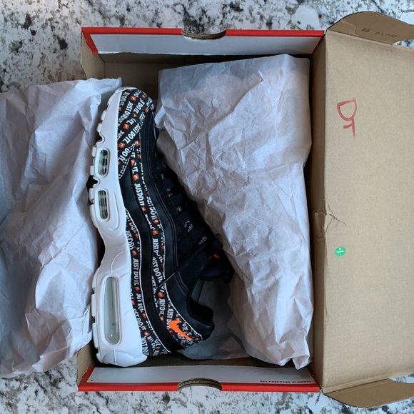 Airmax 95s - Picture 2 of 3